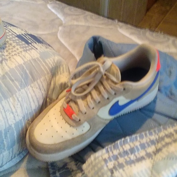 Shoes - Picture 3 of 4